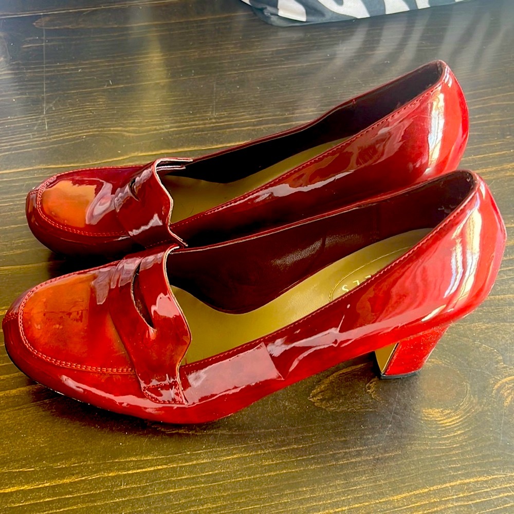 Nickels heel shoes never worn red